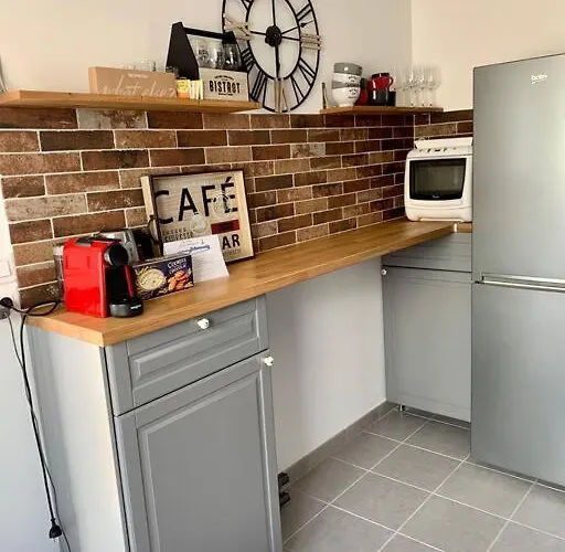 Maison Bord De Dans La Petite Irlande בית נופש *